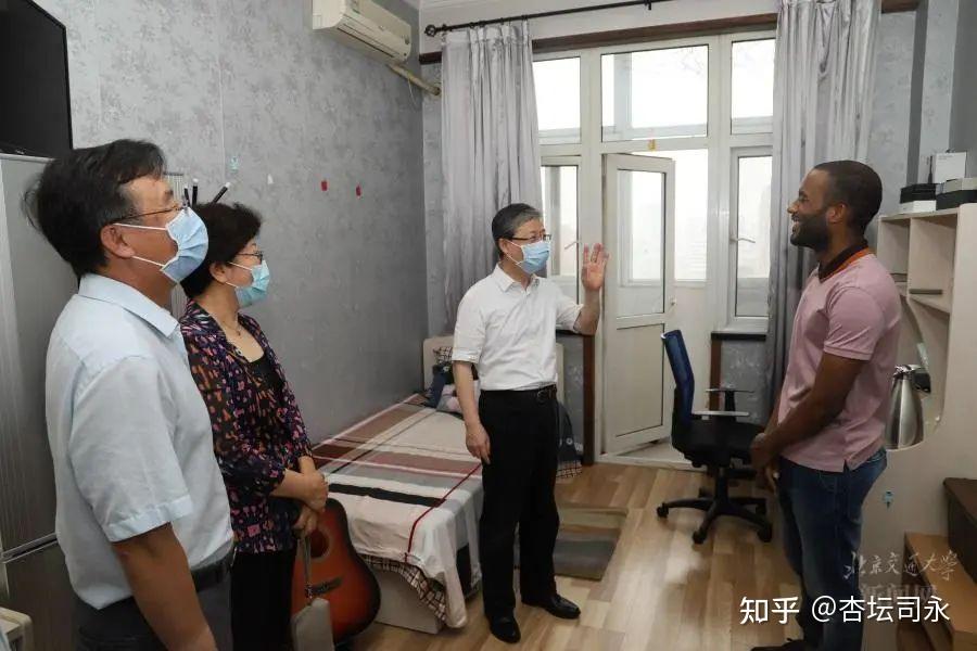 黄泰岩一行到国际教育学院调研检查指导工作