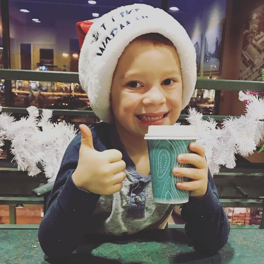 有没有假笑男孩的头像呀