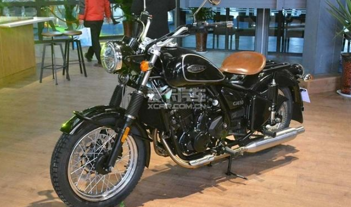 长江cj650售价3.98万元起,共有锆石英红,钯银色,曜岩黑三种颜色可选.