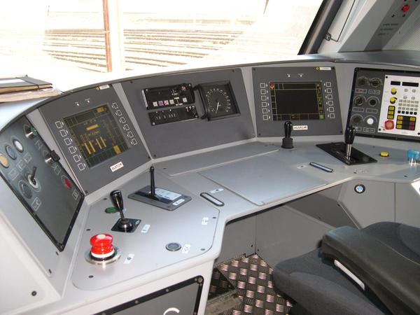 bb 27000型电力机车的司机操作台