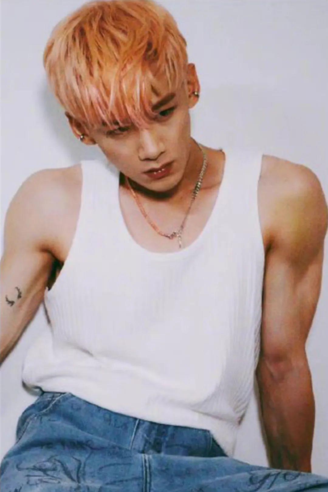 杨洋偷偷垫肩的样子,好像造假的四千年 - 知乎