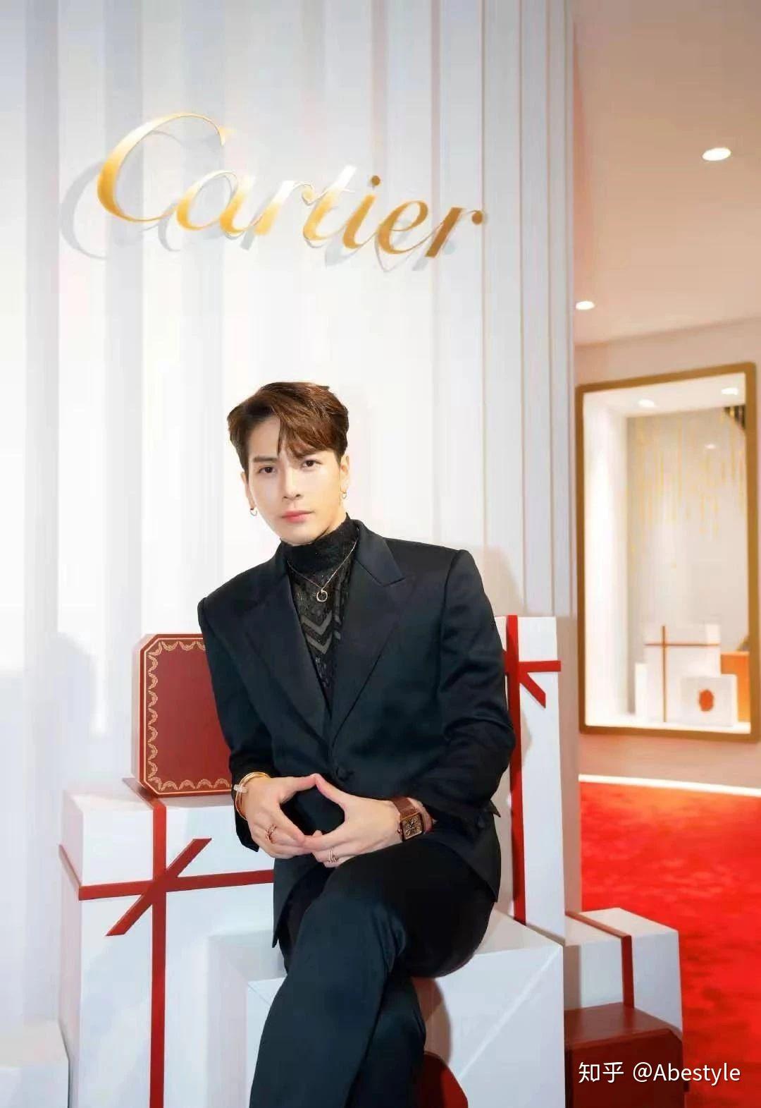 比如,孟美岐是tom ford美妆品牌挚友;宋茜是loewe品牌挚友.