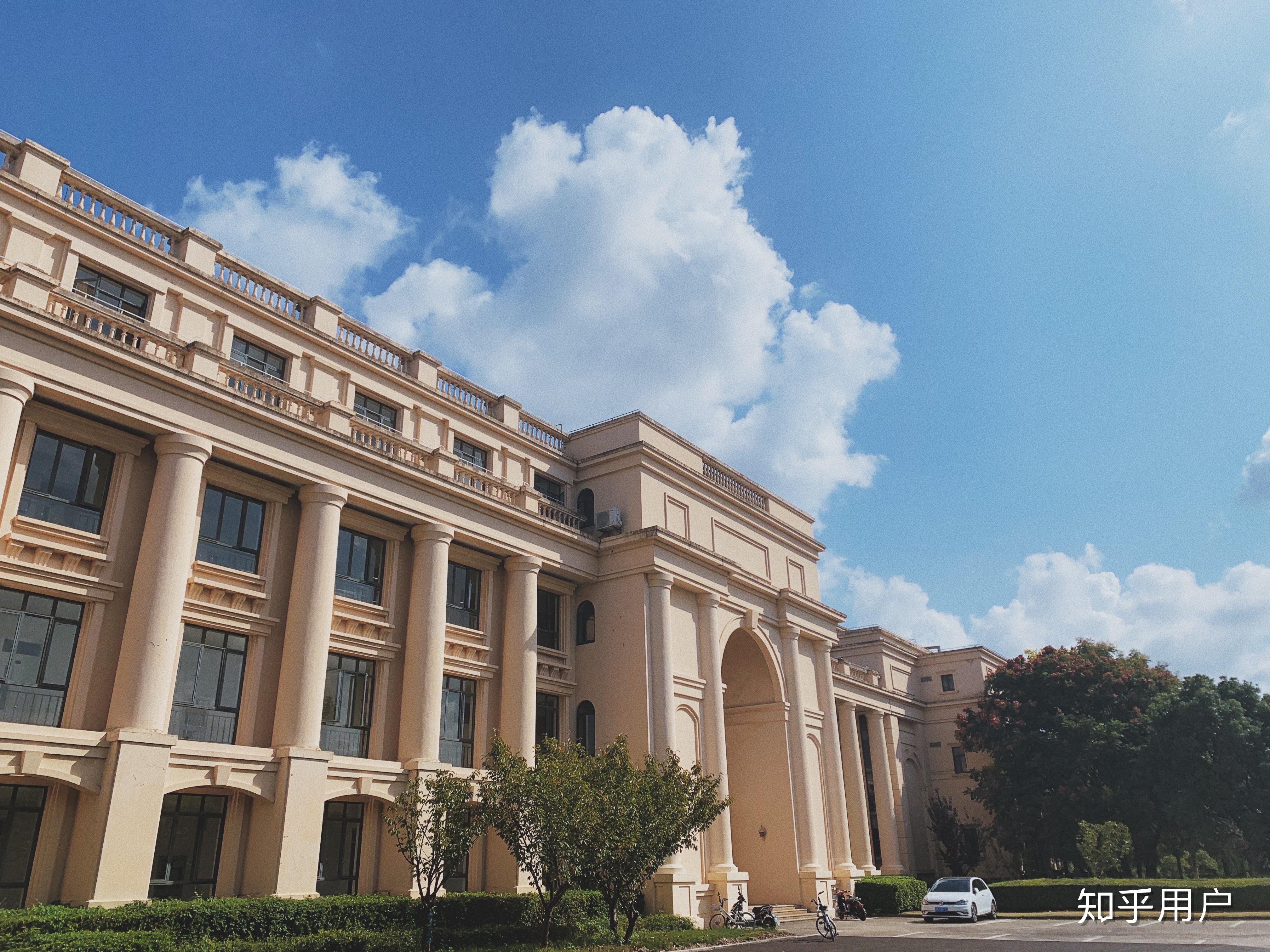 可以分享一下上海外国语大学的风景吗