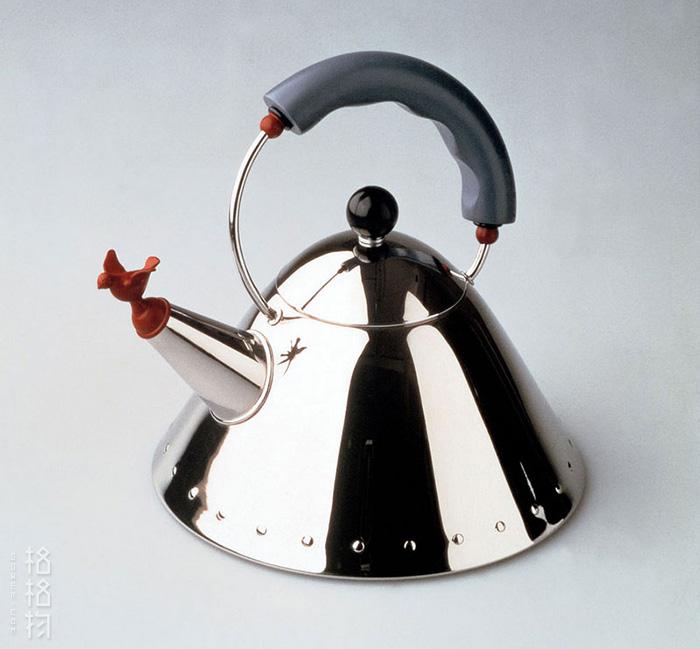 用品制造商阿莱西公司(alessi)之邀,设计了具有开创性的9093号水壶