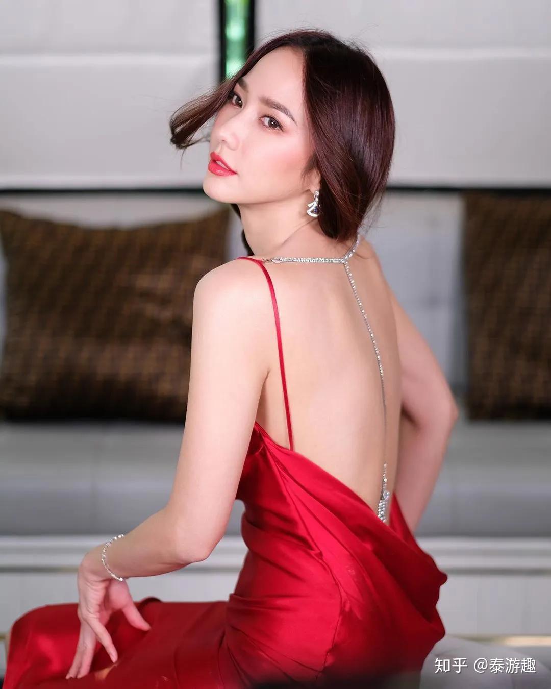 40岁怎么了有钱长得美还有小鲜肉追这位泰国女星比萧亚轩还快乐