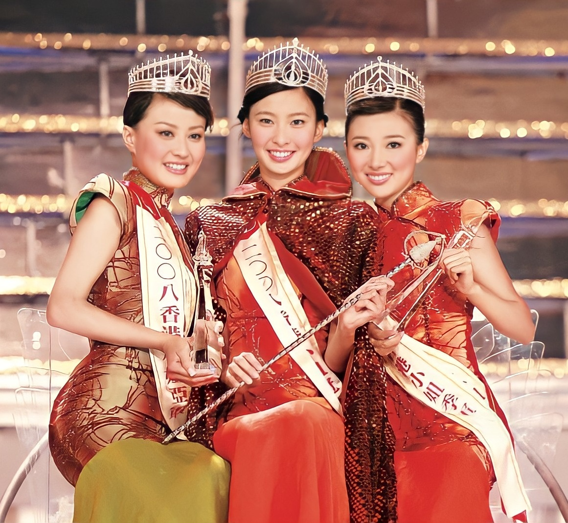 2022香港小姐佳丽出席慈善晚宴 鎏金长裙造型超美-搜狐大视野-搜狐新闻