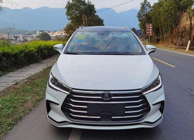 科技性配置丰富实拍2021款比亚迪宋max升级版售948万起