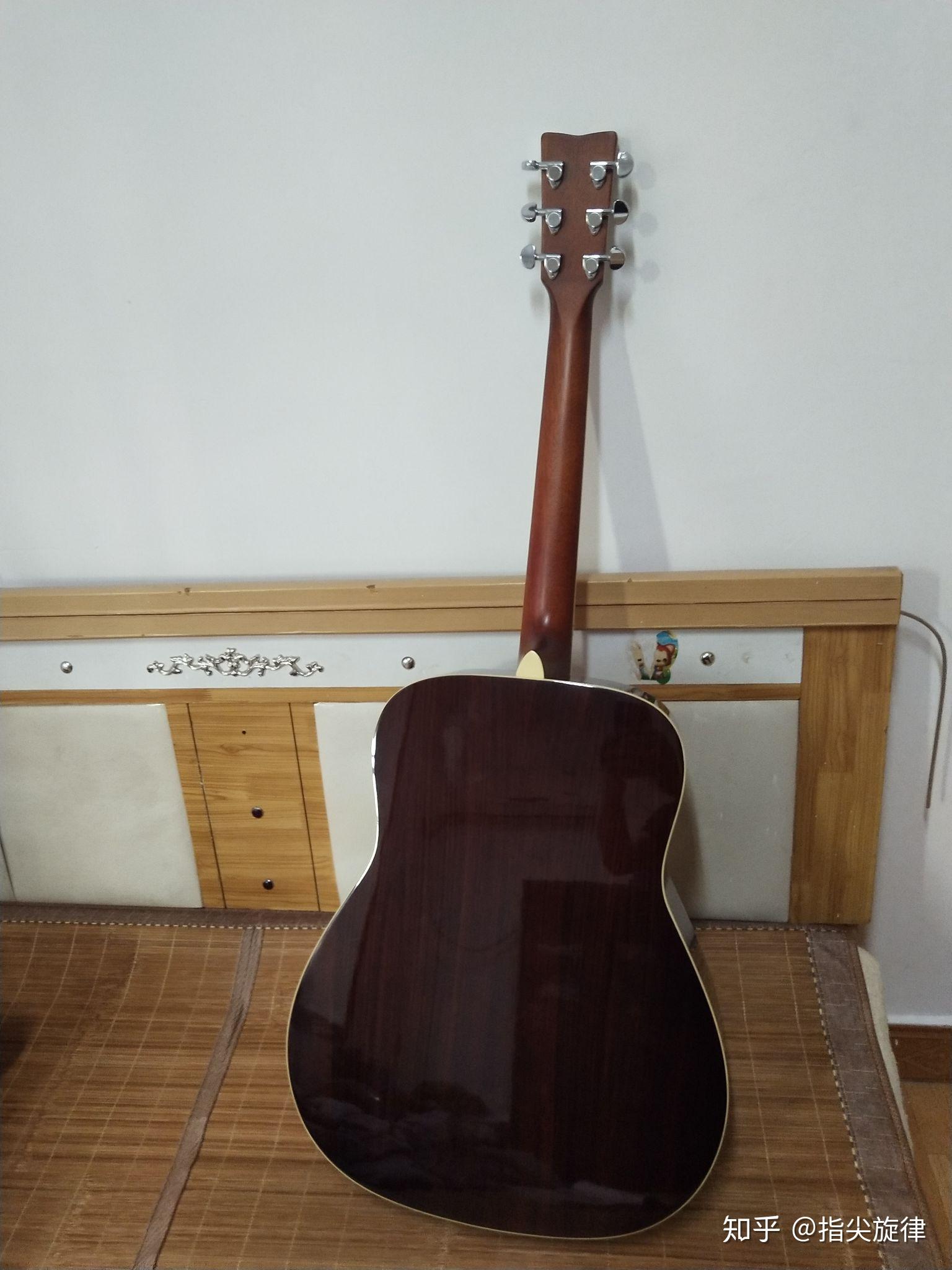 出个雅马哈fg830vn新款的吉他用了一个多月的样子全新的可以去雅马哈