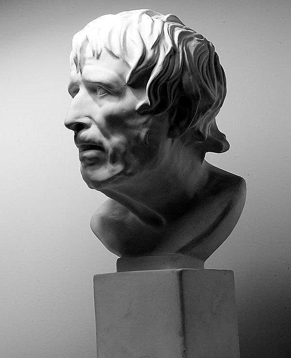 我们一定是对石膏像有什么误会