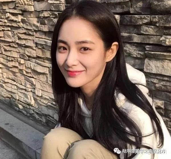 女孩子怎么提高气质 v2-ce6018ca3a8f0ec798972d0788658126_r.jpg