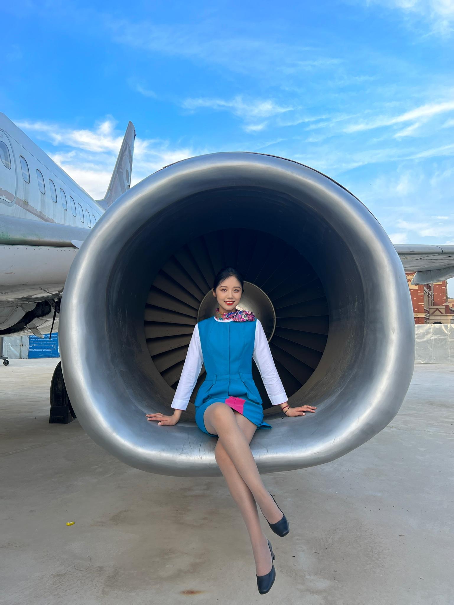 中,刚开始的我并没有想过自己真的会实现梦想成为一名真正的空乘人员