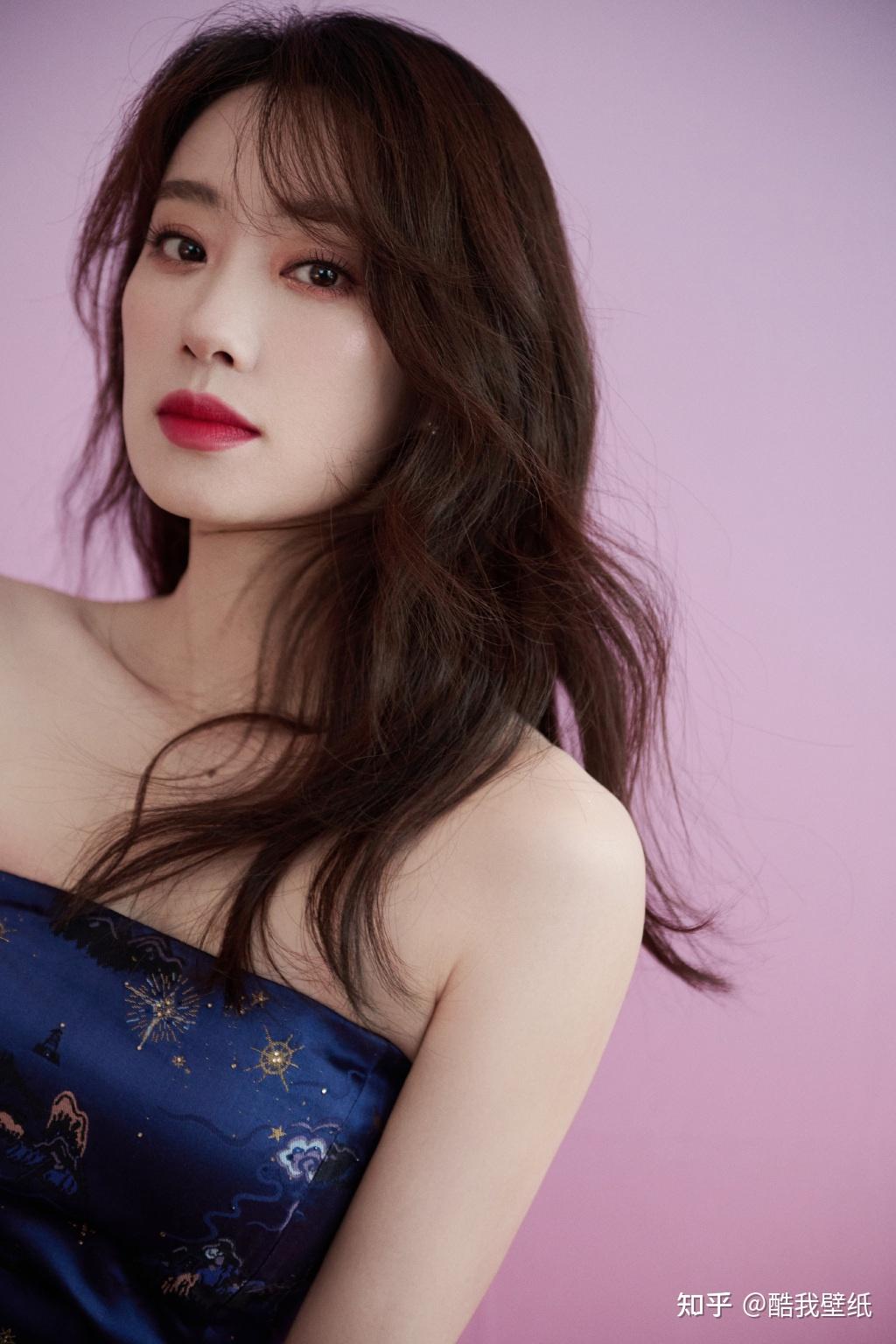 张小斐越红越美丽秋日慵懒大片温柔热烈黑白定格氛围感十足