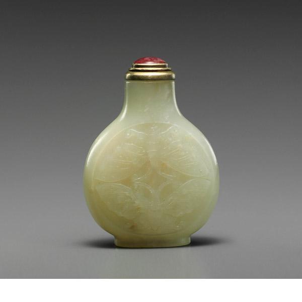 雍正皇帝的五蝠捧珠血珀鼻烟壶