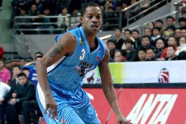 给巅峰科比配14个CBA总冠军级别的队友,在N