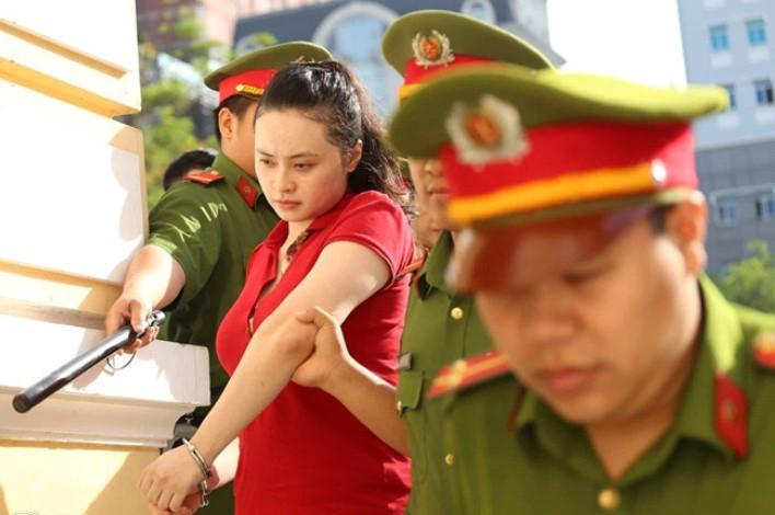 越南网红坠落,和毒枭在宣判死刑的法庭上吻别