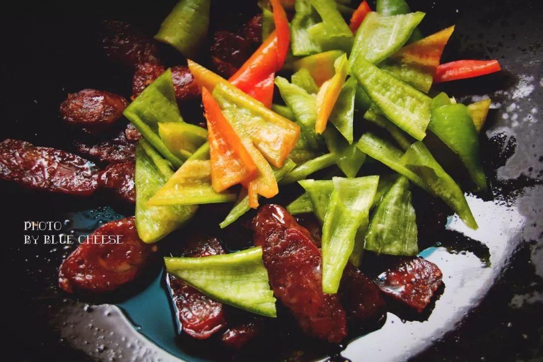 怎么做香肠调料最好吃又简单 v2-cf097f3359d3a1b3685f61917fec3286_r.jpg