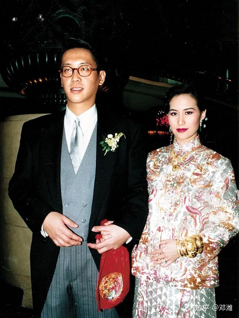 赌王家聚会何超琼站c位何超仪花式夸姐长公主vs叛逆千金有何不同