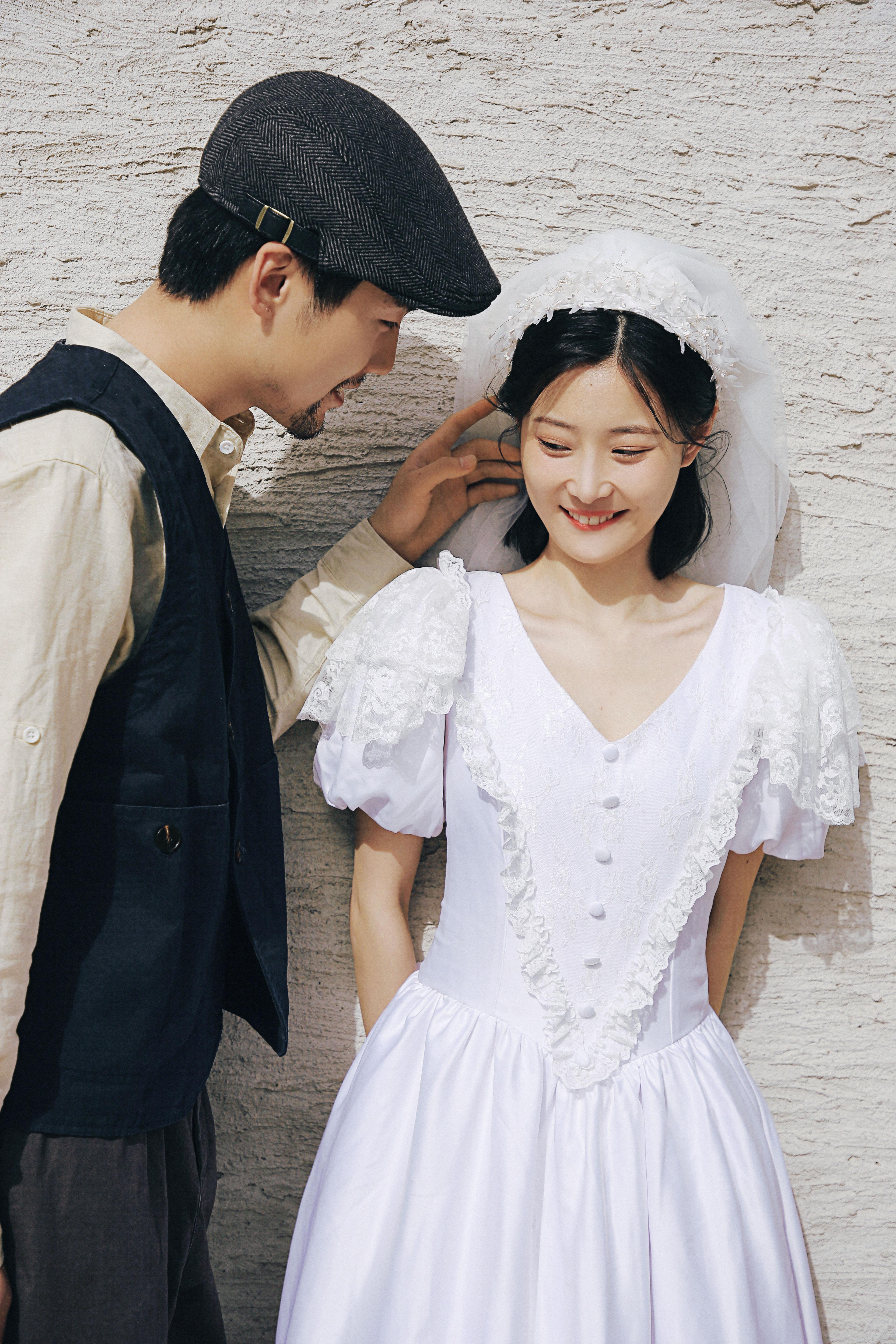 【成都婚纱照】室内简约韩式婚纱照|在黑白里温柔地爱彩色，在彩色里朝圣黑白 - 知乎