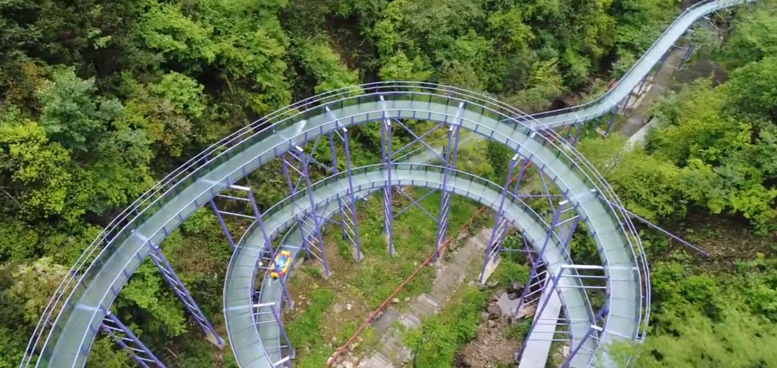 三,超好看又刺激:龙腾峡十环空中玻璃漂流