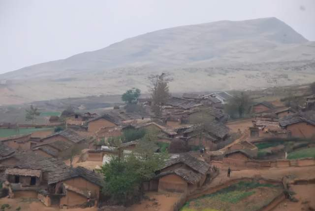 彝族特色建筑瓦板房的建筑技艺