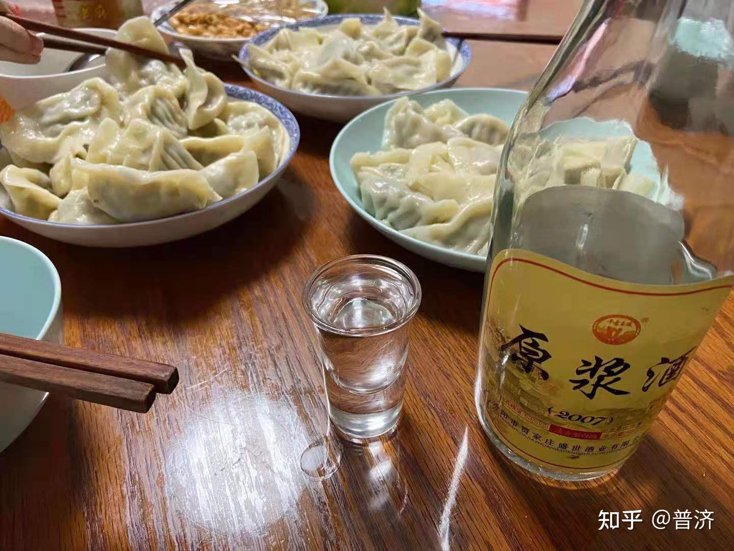 晚上喝白酒的好处，夜晚喝白酒图片