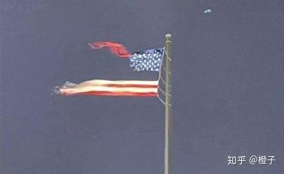 当太阳从东方升起后 根本不需要什么灯塔和美国最大一面国旗被强风撕毁 当太阳从东方升起灯塔 双偶网