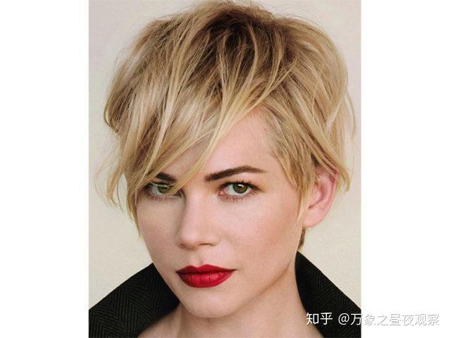 米歇爾·威廉姆斯(michelle williams)看起來像是您的時髦同事,靈巧的