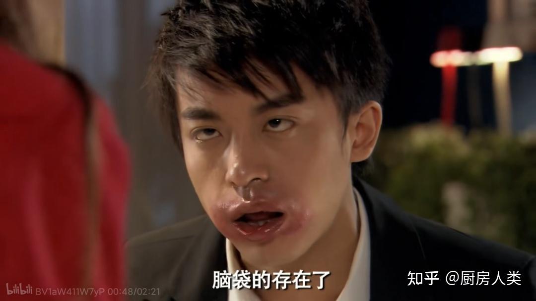 比较有名的大概就是《爱情公寓》里,张伟对小龙虾过敏了:过敏,尤其是