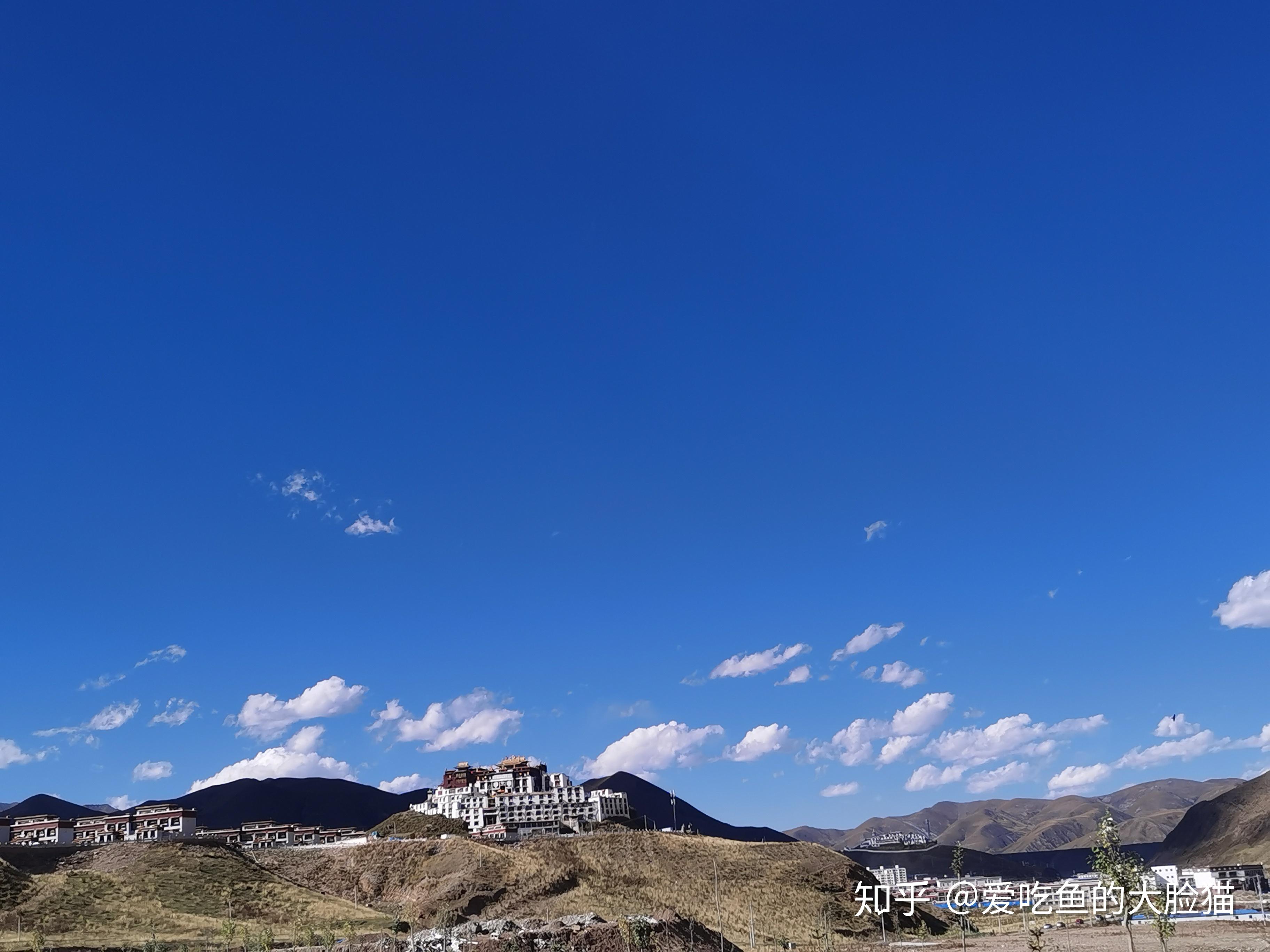 云南的噶丹松赞林寺！被称为小布达拉宫！是雪山下神灵的栖息地！|云南省|布达拉宫_新浪新闻