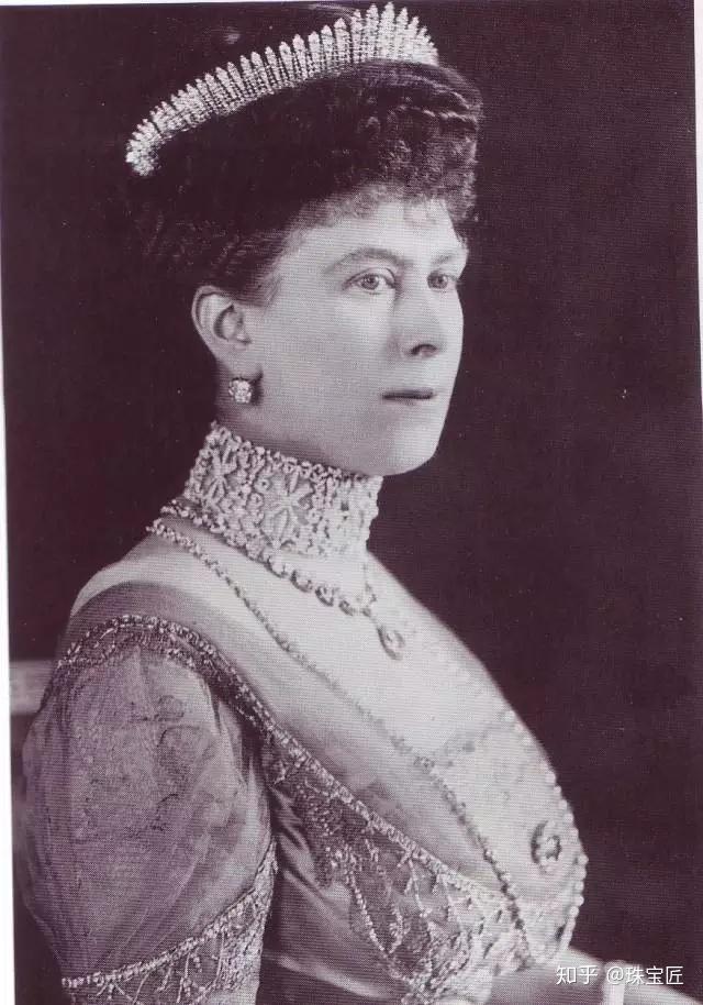 璀璨皇室珠宝玛丽王后瑰丽珠宝与传奇人生