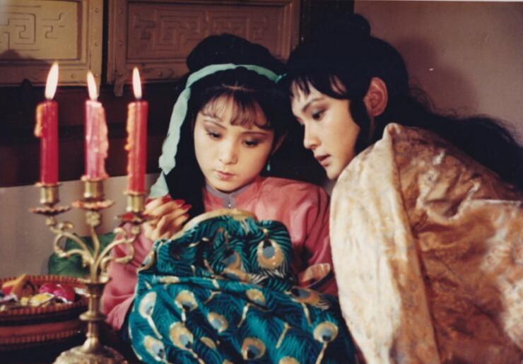 有人说从晴雯撕扇看贾宝玉品性端正重人轻物你错了