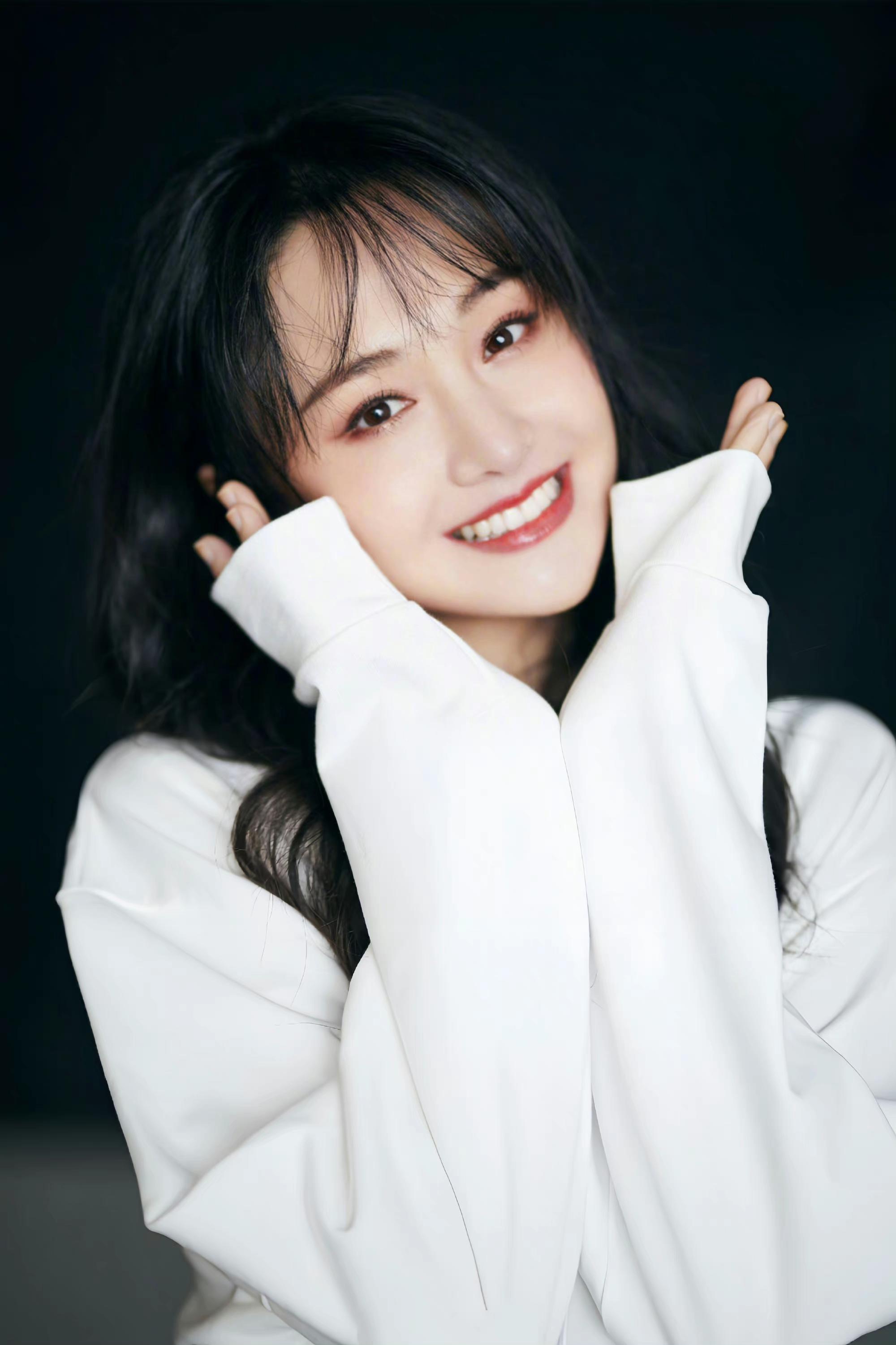 昔日顶流明星郑爽跨国坚持公益