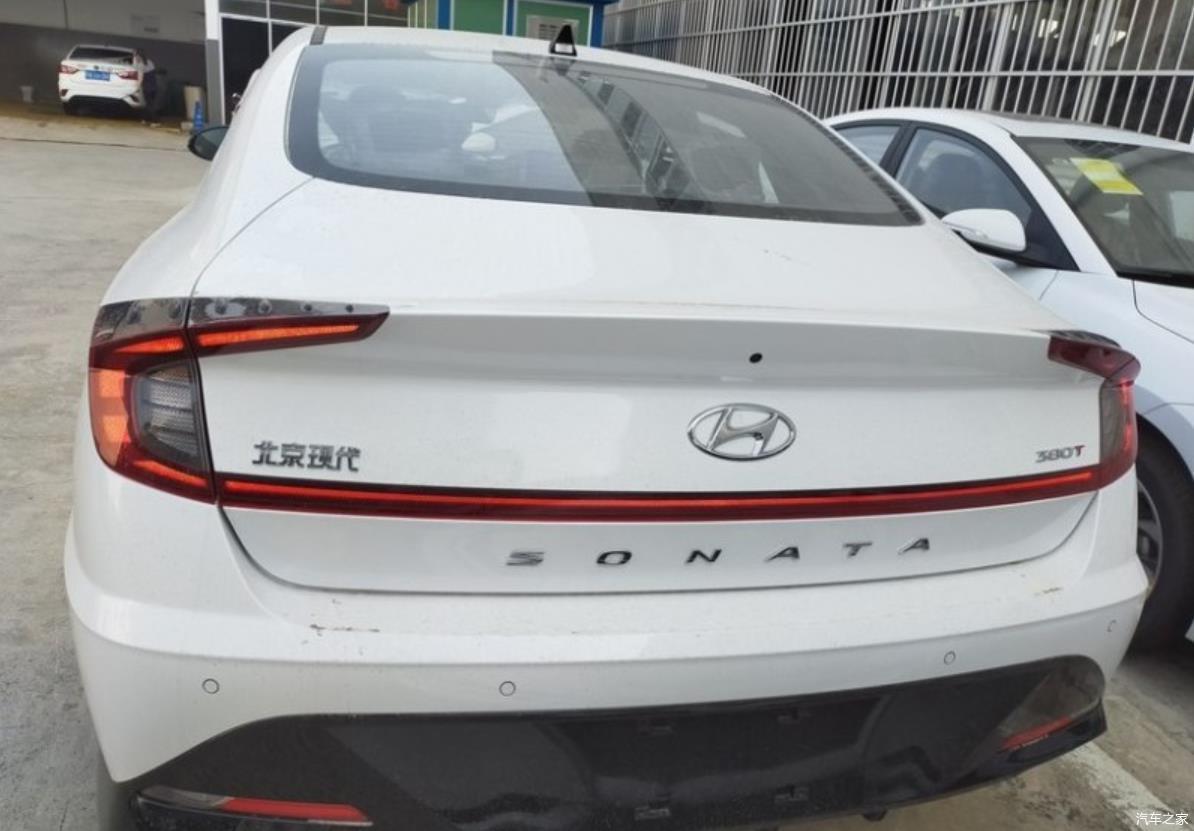 实拍北京现代第十代索纳塔 内饰科技是亮点 - 知乎