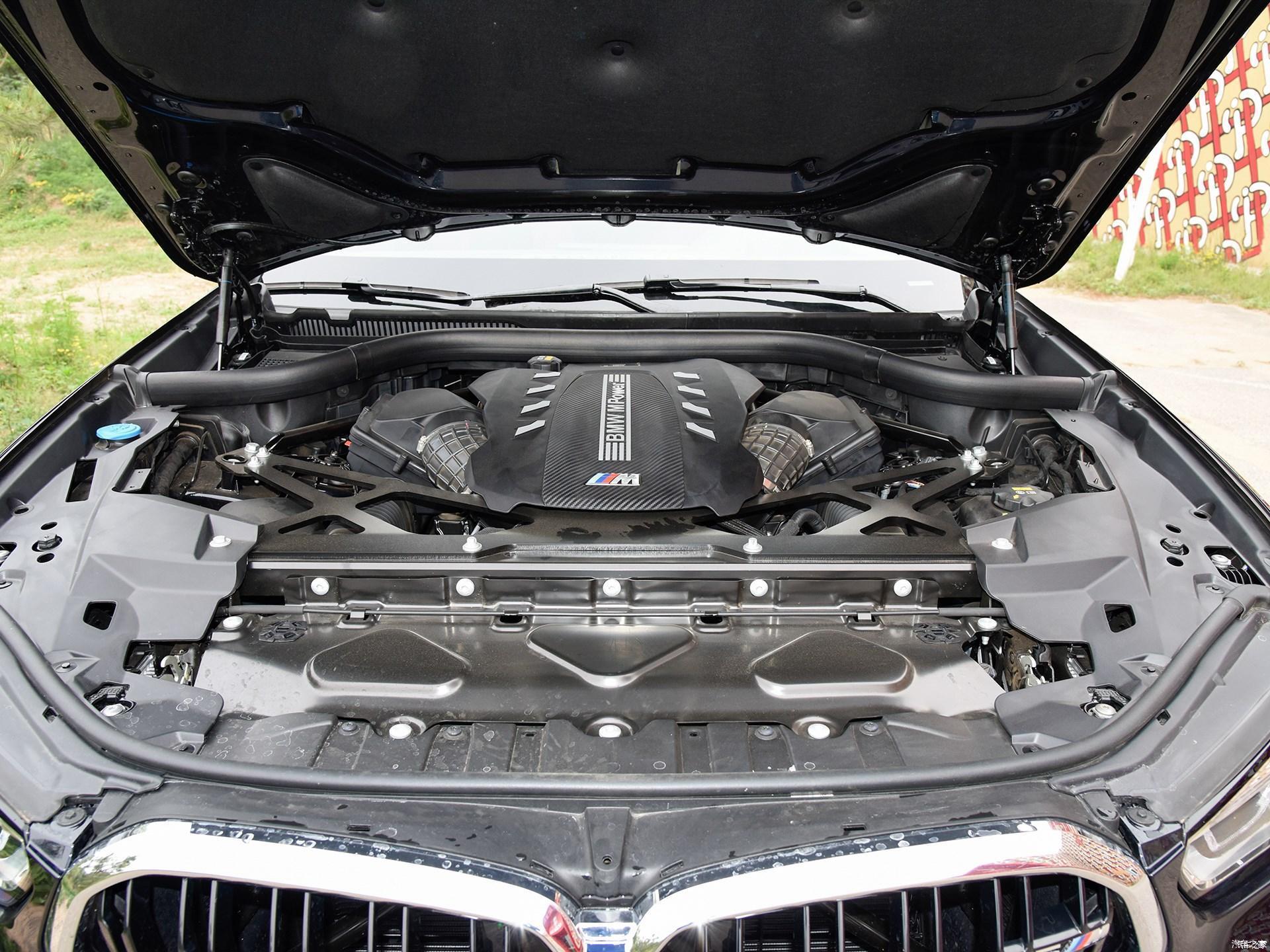 解析2020款宝马x6 m,4.4l v8双涡轮增压发动机,最大600马力