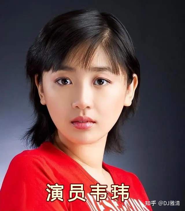 1950年,她分别在桑弧执导的《太平春》和孙瑜执导的《武训传》中,分别