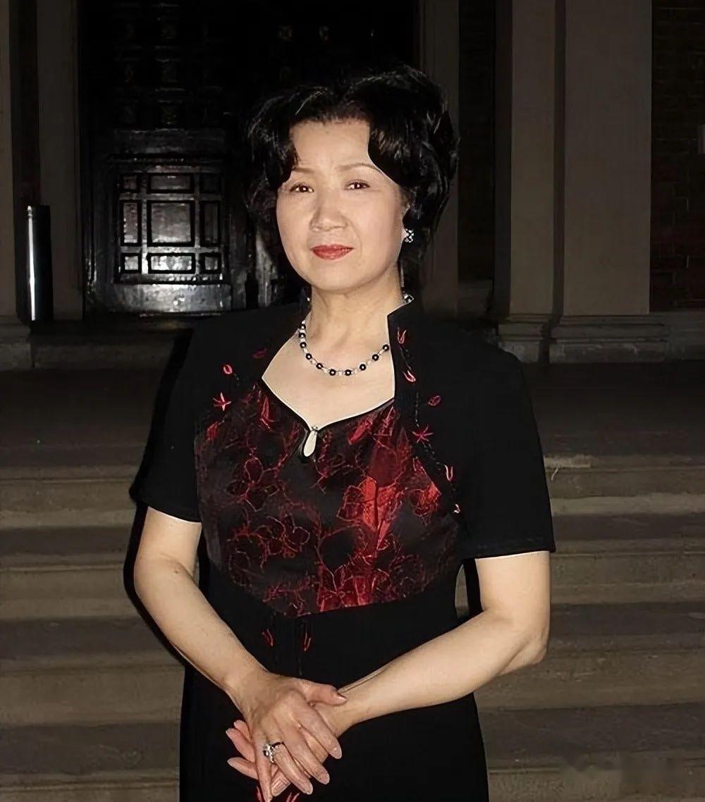 这才是微胖奶奶想要的优雅78岁曹翠芬穿衣很大方越老越耐看