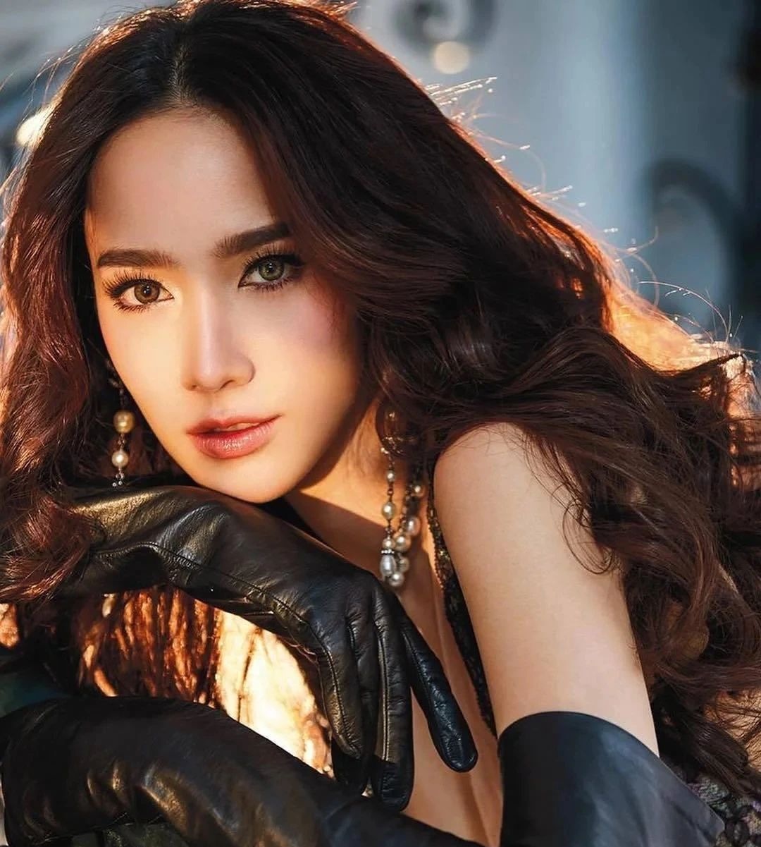 19岁禁欲蛇系美人爆红一秒吸粉300万网友她越冷淡我越爱