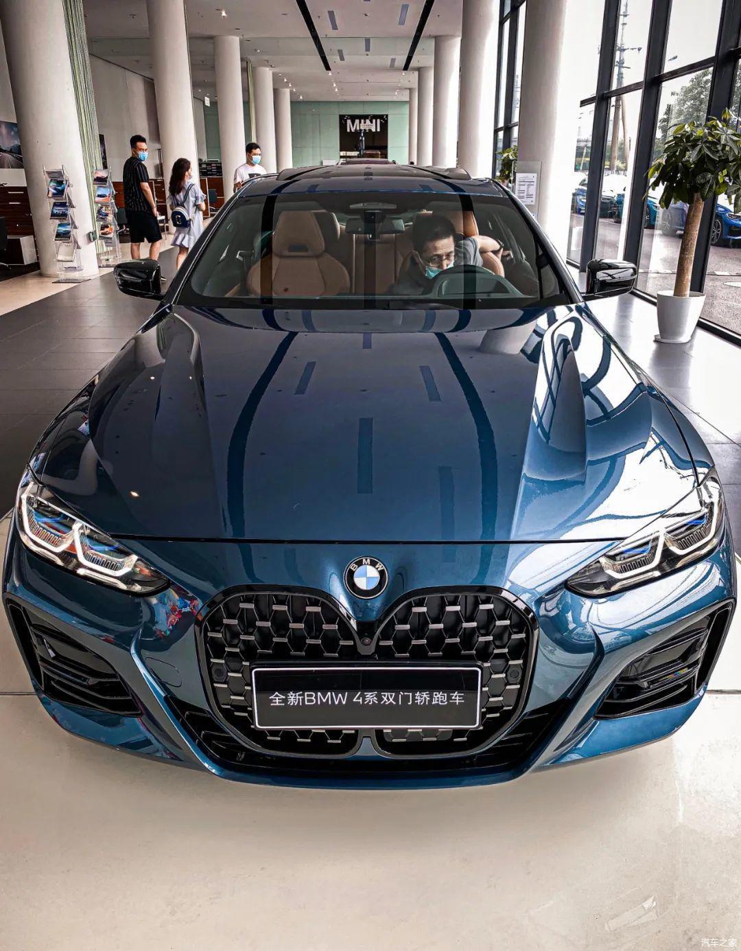 热度持续升高全新4系到达各地宝马4s店展出
