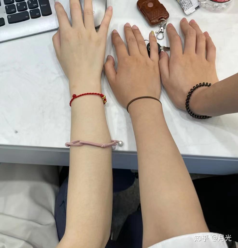 身为模特,最不缺的就是身体乳了用内行话来说就是:模特说哪个身体乳好