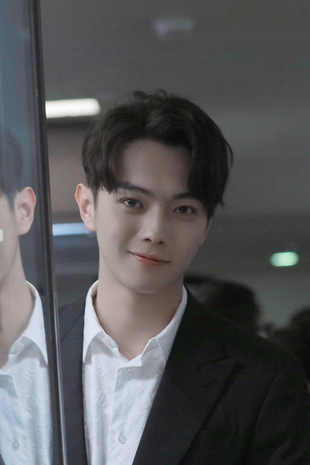 能不能发几张许凯的照片当壁纸的那种最近特别迷他