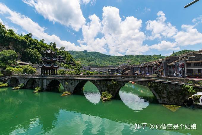 有哪些古色古香的小镇适合小情侣旅游?