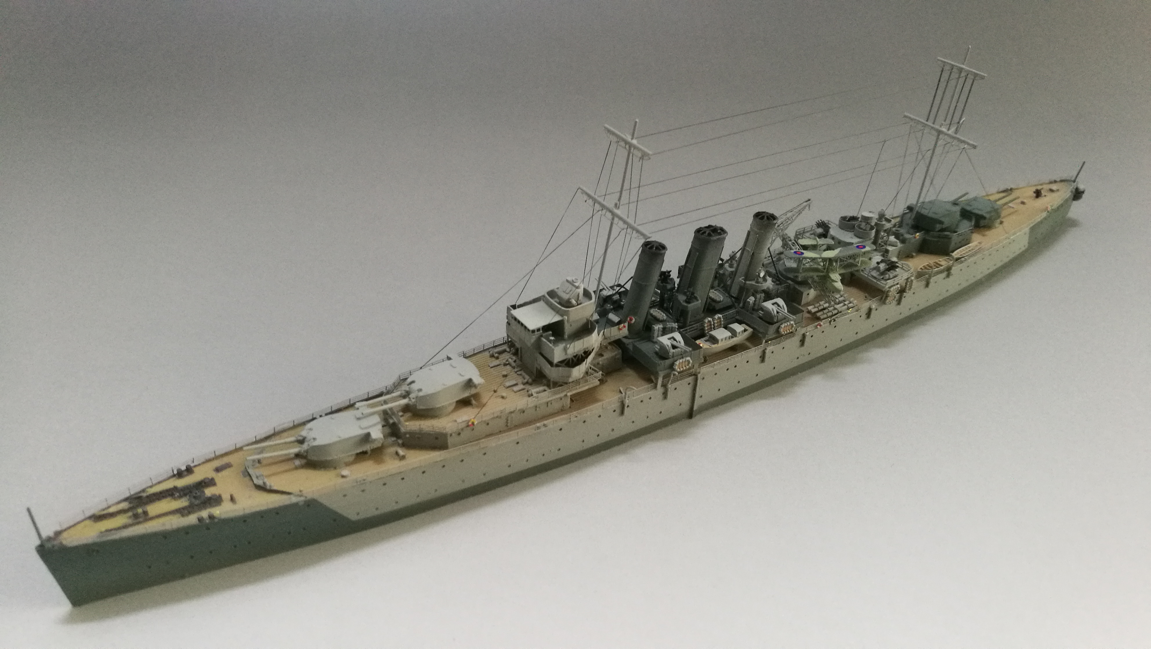 作为海军假日时代皇家海军战舰巡游的经典名片,郡级重巡洋舰可以说是