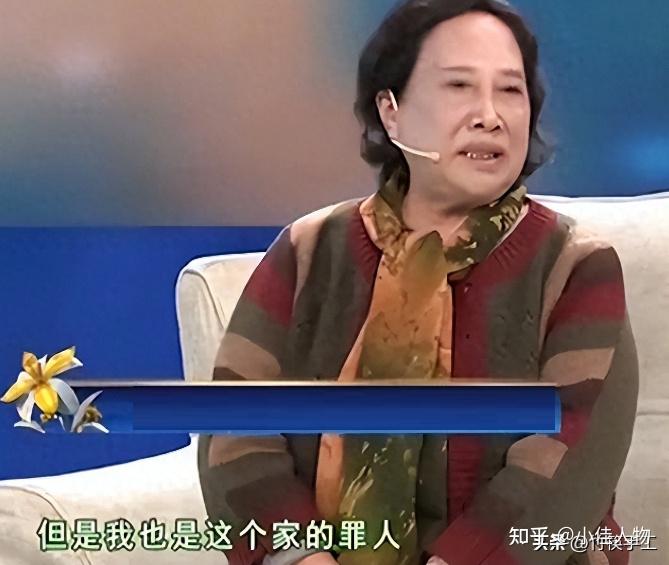 侯素娥(张莉 饰)破烂侯的女儿,嫁给了仇人的儿子后和父亲不相往来,后