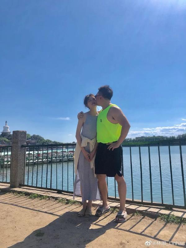 曾经的“豆瓣女神”晚晚同框杜鹃竟没输?看来她的油画色系穿搭加分不少! - 知乎
