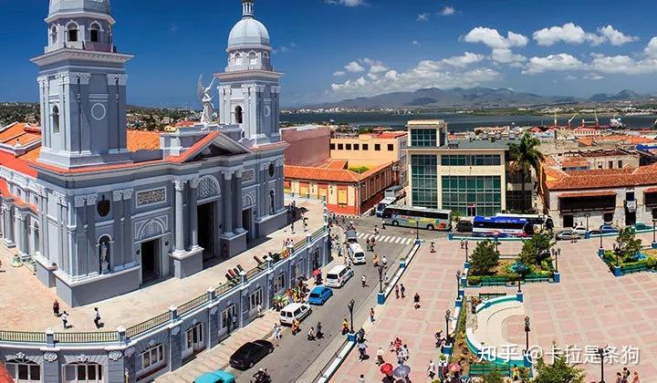 从首都圣多明哥向西北约155公里,就是多米尼加的第二大城市圣地亚哥了