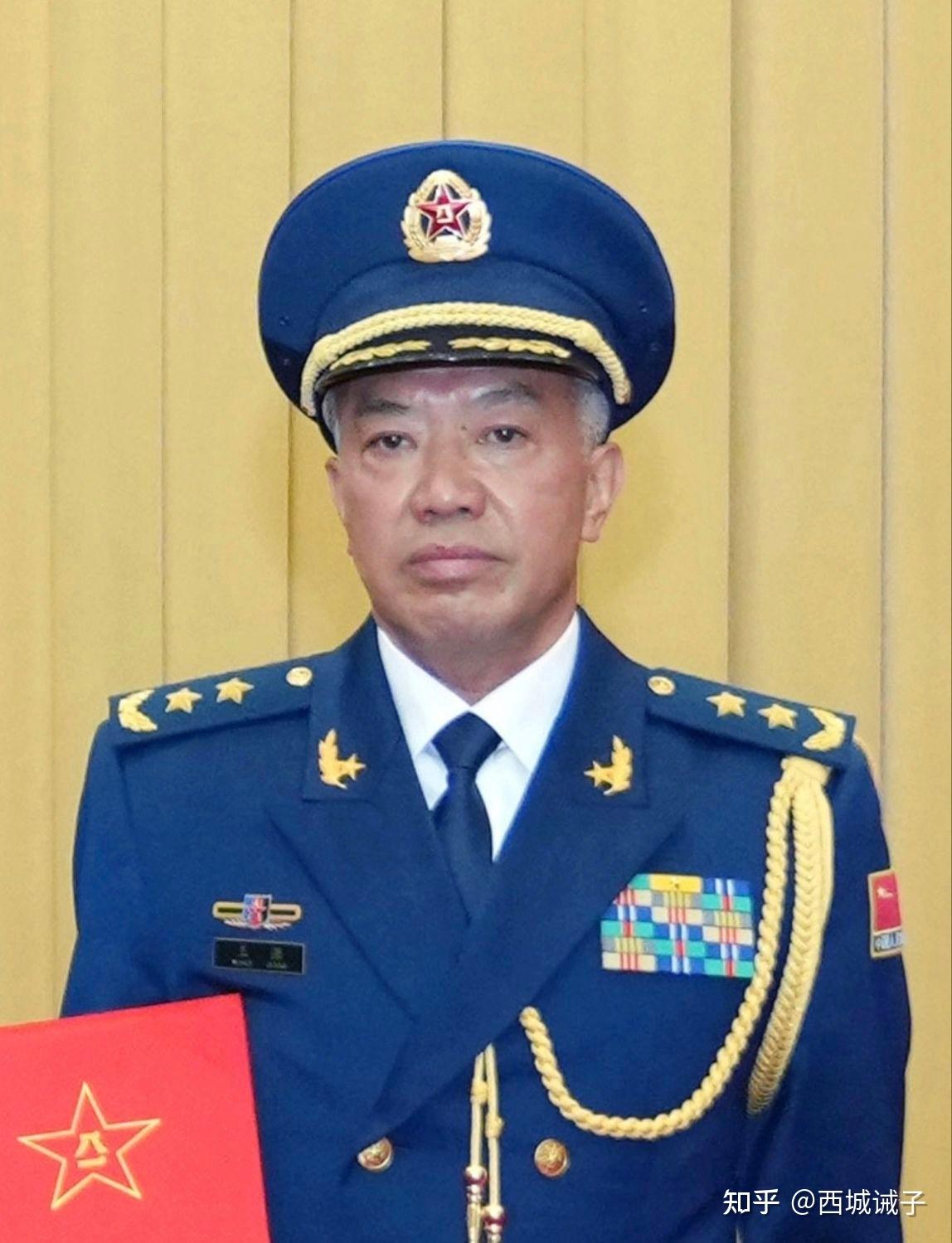 2022年晋升上将军衔,现任中国人民解放军北部战区司令员.