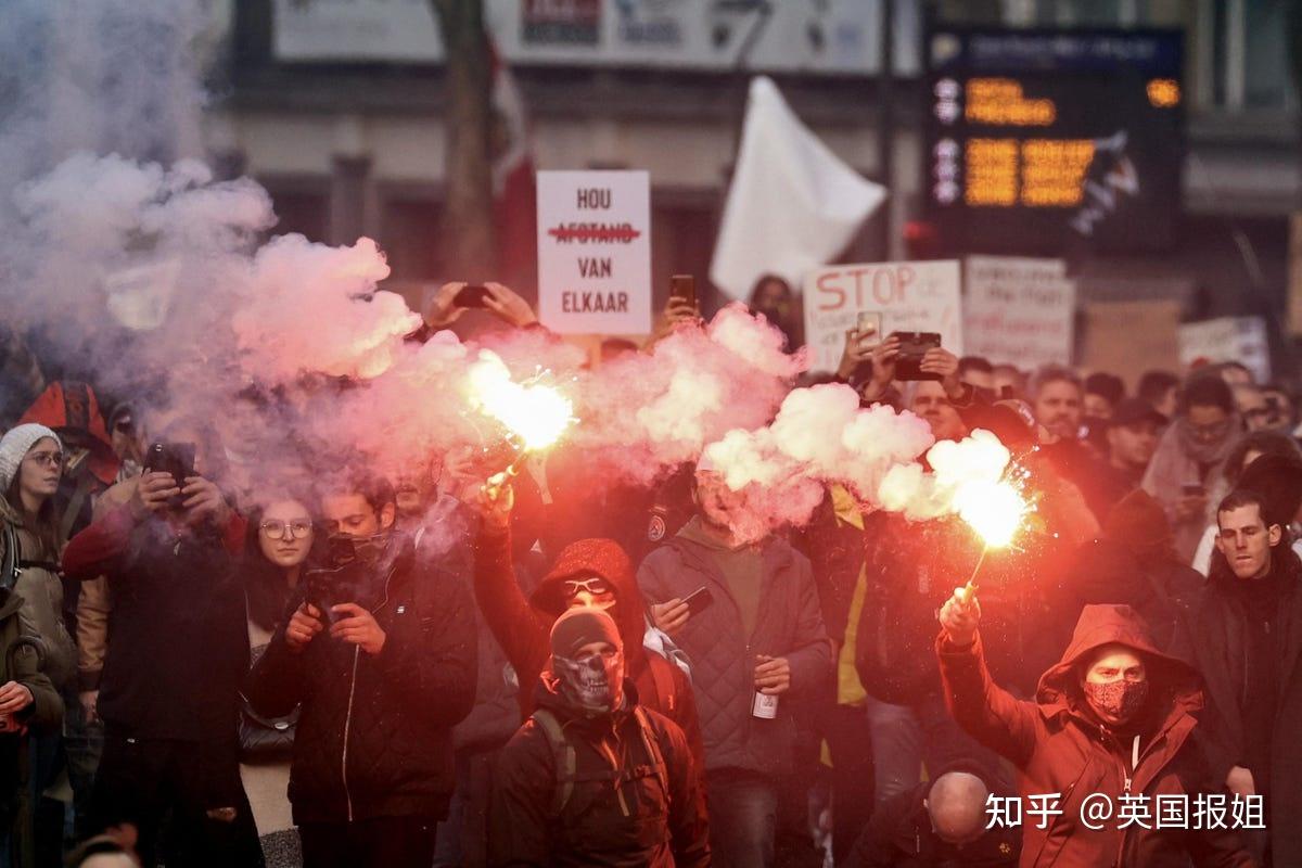 震撼100张照片带你回顾2021疫情第二年这些事永远难忘