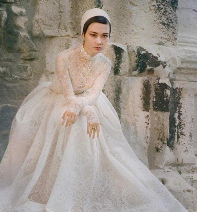 狮子座的婚纱古装图片
