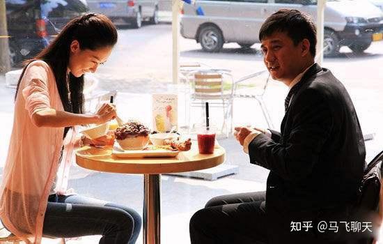 其实他们并不是不想聊天，而是不知道该聊什么话题，从哪里聊起 …