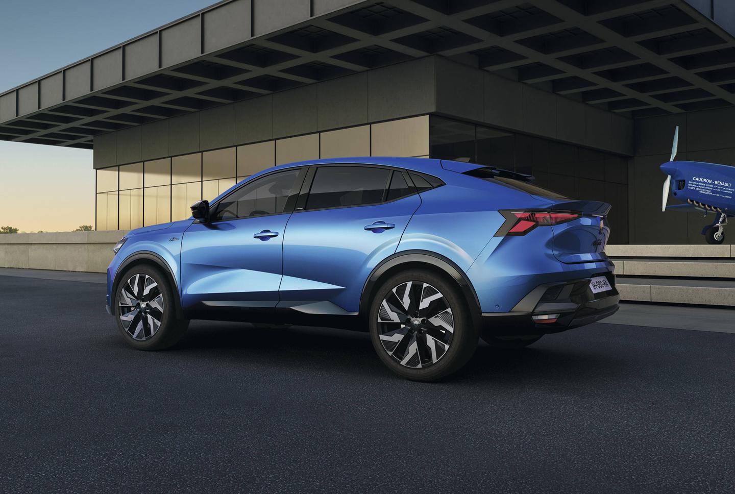 雷诺Rafale官图发布 定位轿跑SUV/1.2T三缸混动 - 知乎